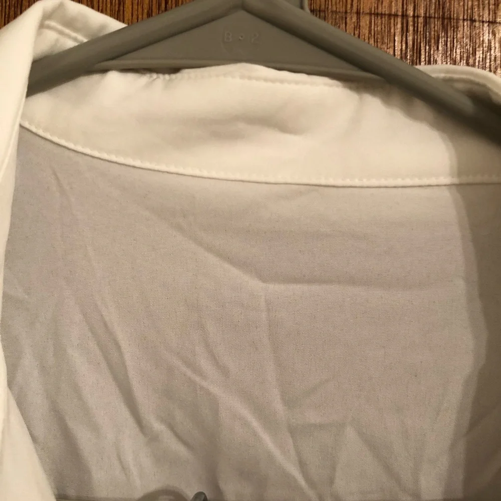 Crisp white shirt - Picture 5 of 5